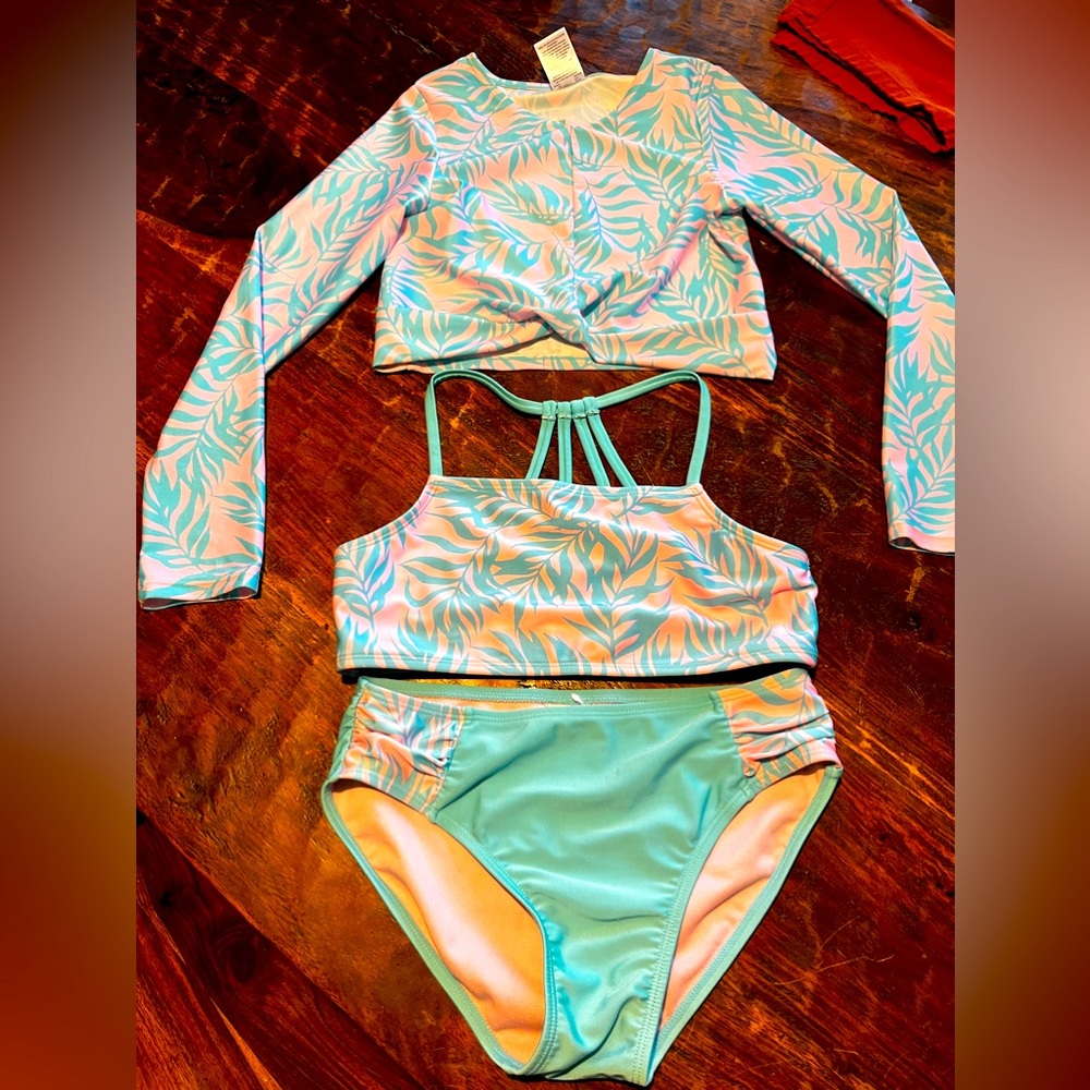 Bathing suit with crop rash guard